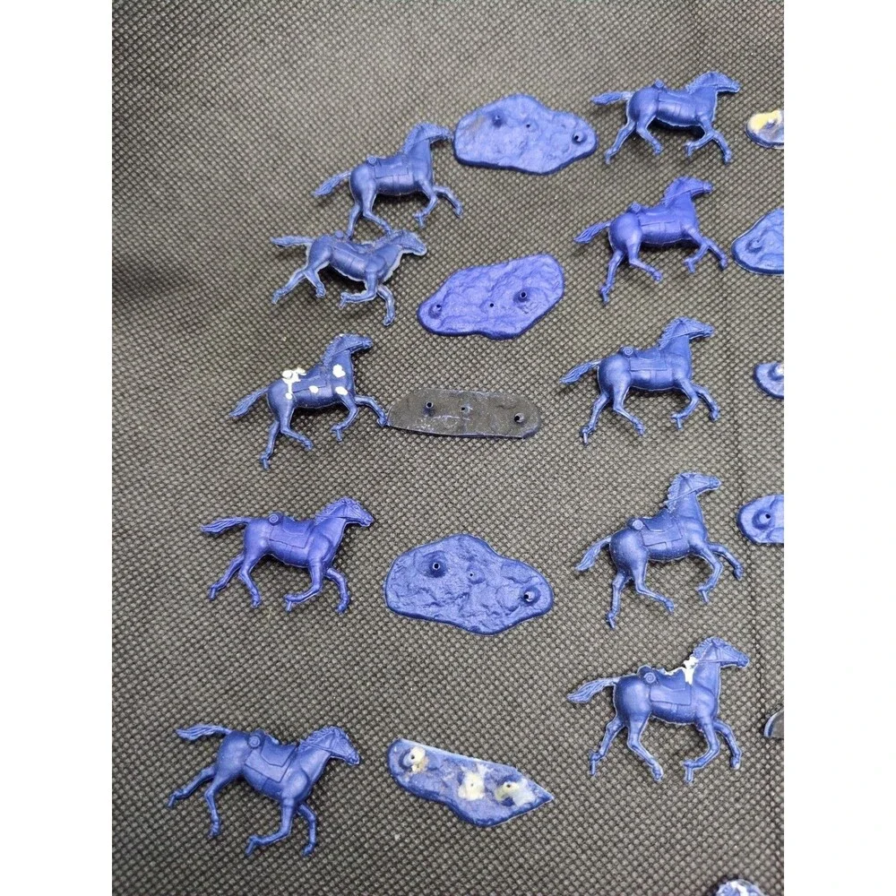 (17) Horse Cavalry Miniatures 1/72 Scale